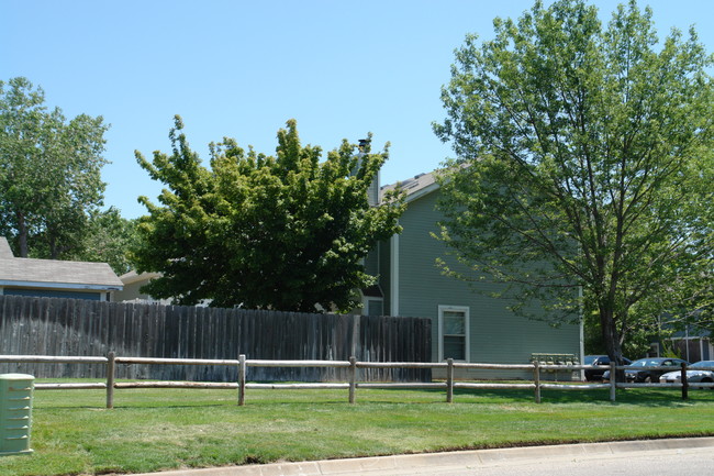 8 Unit Apartment in Wichita, KS - Building Photo - Building Photo