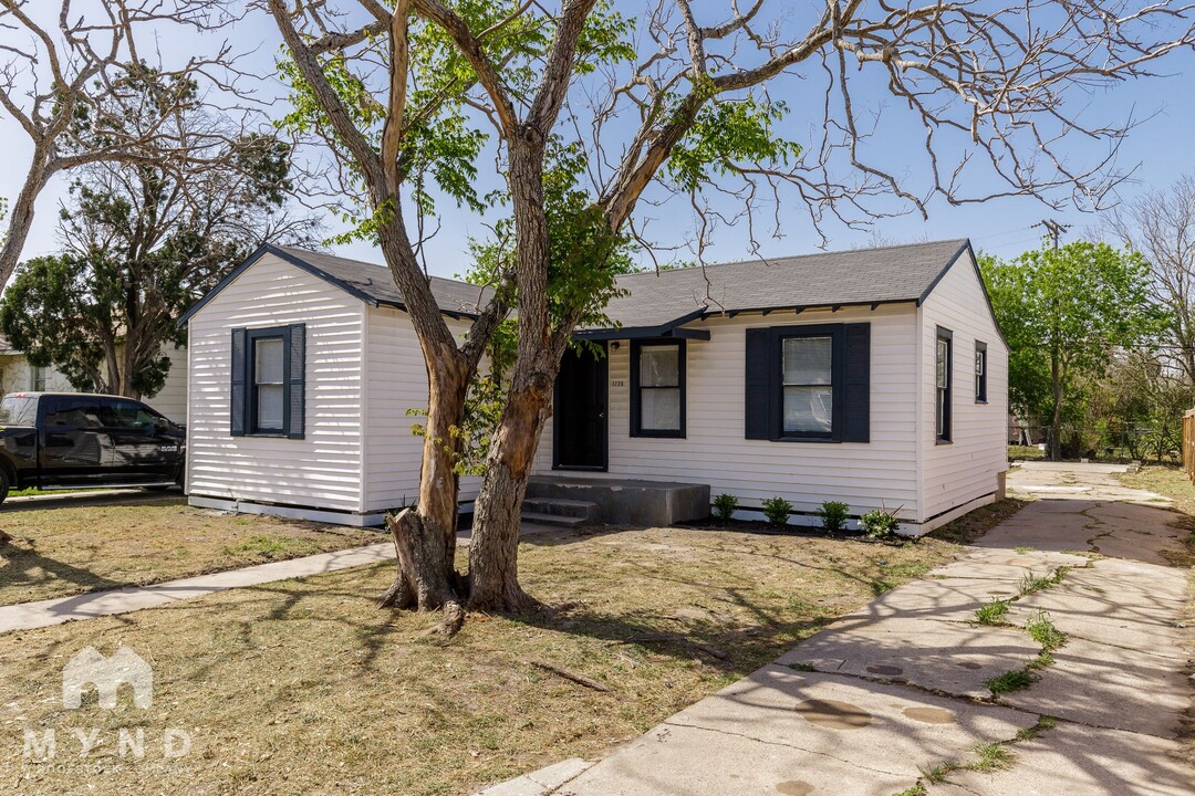 1725 Juanita St in Corpus Christi, TX - Building Photo