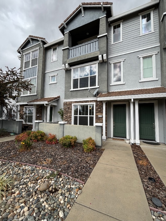 6119 Lonetree Blvd in Rocklin, CA - Foto de edificio