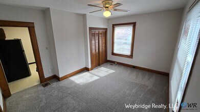 2409 Kenilworth Ave in Cincinnati, OH - Building Photo - Building Photo