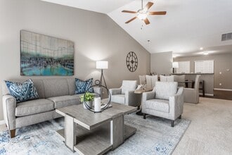 Wheaton Village Apartments in Reynoldsburg, OH - Foto de edificio - Building Photo