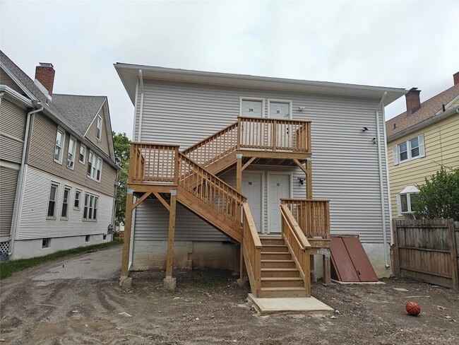 372 Mansion St, Unit 1E in Poughkeepsie, NY - Building Photo - Building Photo