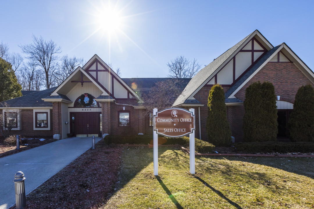 Grand Blanc Crossing in Grand Blanc, MI - Foto de edificio