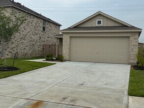 5923 Standpiper Lp in Baytown, TX - Building Photo - Building Photo