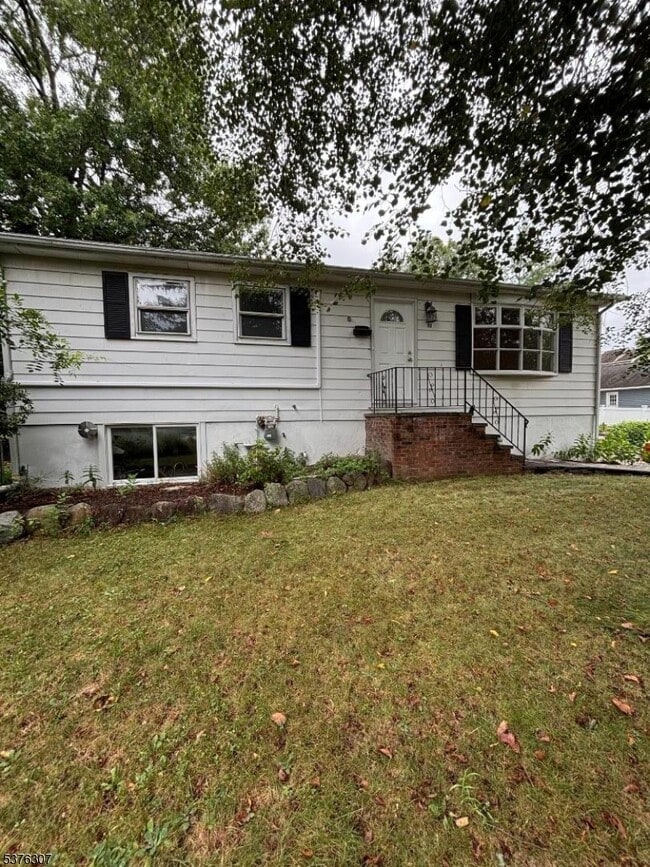 52 Post St in Midland Park, NJ - Foto de edificio - Building Photo