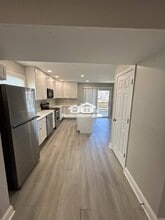 647 Saltzman Rd in Severna Park, MD - Foto de edificio - Building Photo