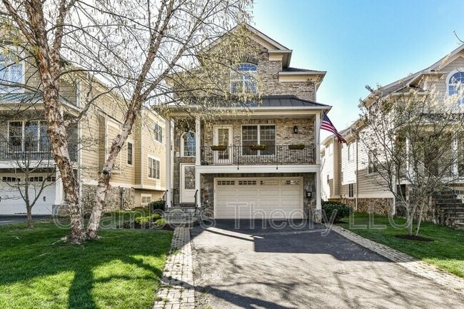 property at 306A Pine St