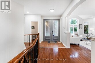 397 Burloak Dr in Oakville, ON - Building Photo - Building Photo