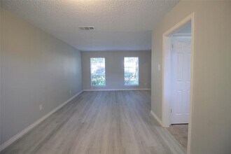 3323 Hidden Creek Dr in Sugar Land, TX - Building Photo - Building Photo