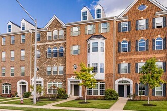 13643 Air and Space Museum Pky in Herndon, VA - Building Photo - Building Photo