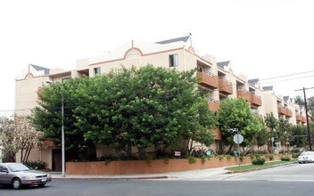 Ben Apartments in Valley Village, CA - Foto de edificio - Building Photo