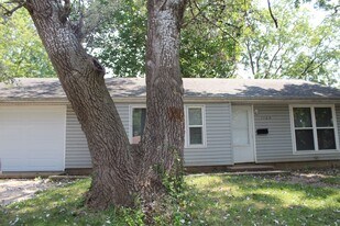 1120 Lanore Dr in Urbana, IL - Building Photo