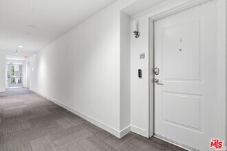 12655 Bluff Creek Dr in Los Angeles, CA - Building Photo - Building Photo