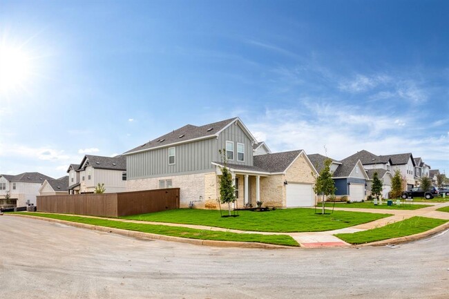 404 Rustic Grv in Boerne, TX - Foto de edificio - Building Photo