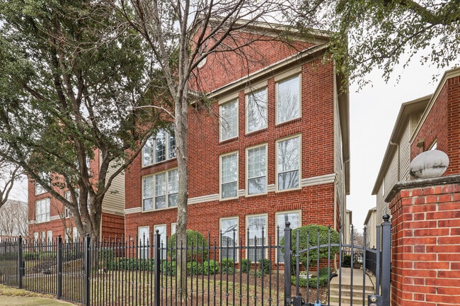 property at 1007 W Bluff St