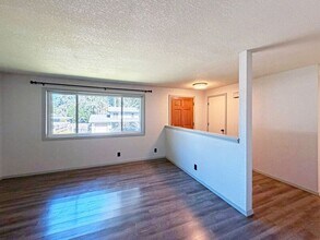 24712 Parkside Dr in Veneta, OR - Building Photo - Building Photo