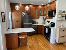 258 Everett St in Boston, MA - Building Photo