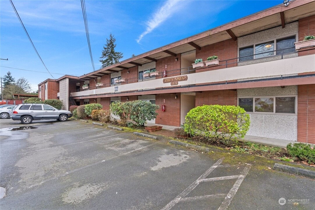 Cameo Apartments in Burien, WA - Foto de edificio