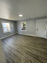 21050 N Vine Ave in Euclid, OH - Building Photo - Building Photo