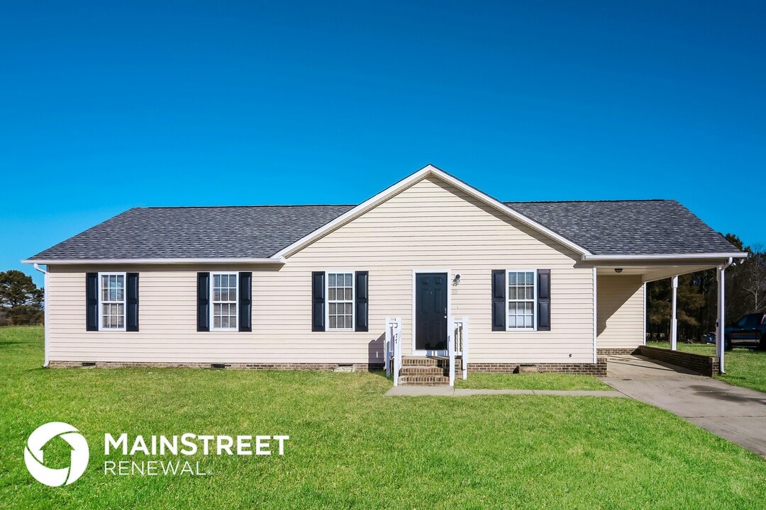 77 Jethro Cir in Smithfield, NC - Building Photo