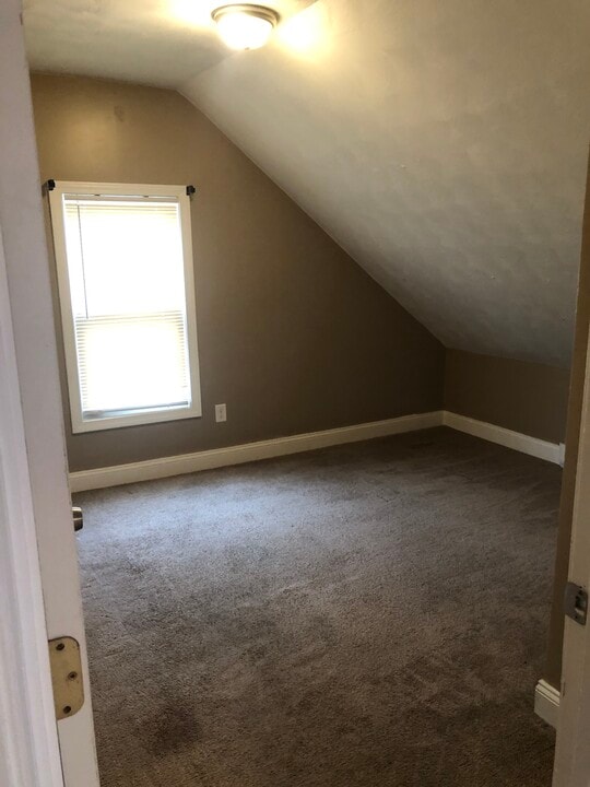 10 Winsor St, Unit 10 Winsor st apt#3 in New Bedford, MA - Building Photo