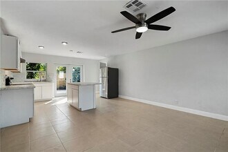 1598 NE 36th St in Oakland Park, FL - Building Photo - Building Photo