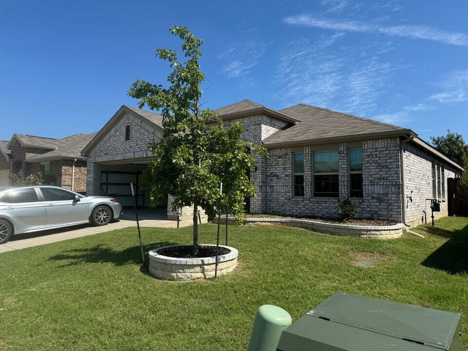 4508 Hiddenite Rd in Aubrey, TX - Building Photo