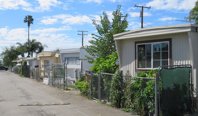 1067 E Holt Blvd in Ontario, CA - Building Photo - Building Photo