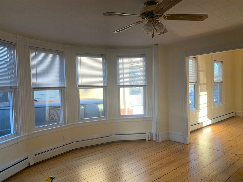 547 Broadway in Somerville, MA - Building Photo