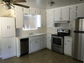 1041 Cherry Ln in Clovis, CA - Building Photo - Building Photo