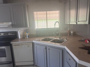 8267 SE Swan Ave in Hobe Sound, FL - Building Photo - Building Photo