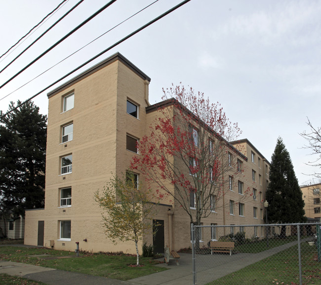 Kirland Union Manors in Portland, OR - Building Photo - Building Photo