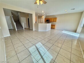 3805 Hollycroft Dr in North Las Vegas, NV - Building Photo - Building Photo