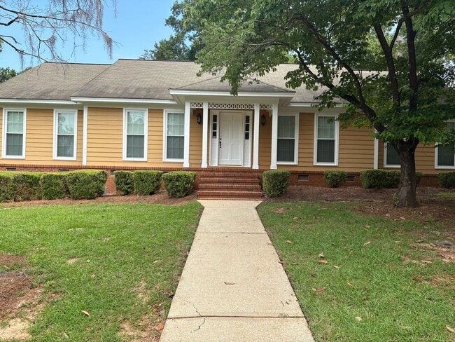 property at 2819 Falcon Ln