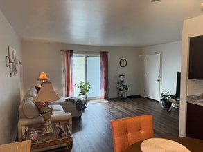 374 Lynn Dr, Unit 2 in Manteno, IL - Foto de edificio - Building Photo