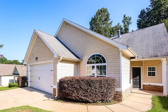 23 Bedford Park Dr in Newnan, GA - Foto de edificio - Building Photo