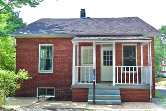 2441 Hord Ave in Jennings, MO - Foto de edificio - Building Photo