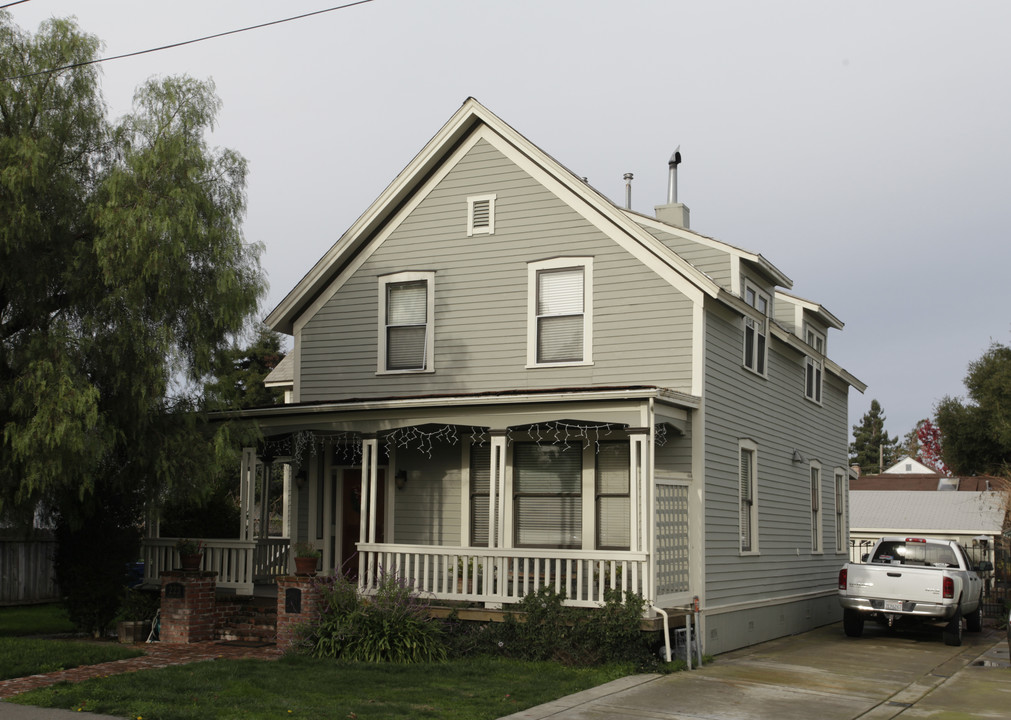 223 8th St in Petaluma, CA - Building Photo