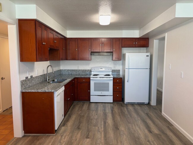 690 Clipper Way in Sacramento, CA - Building Photo - Building Photo