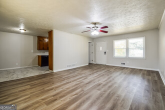 6494 Bobolink Ct in Rex, GA - Building Photo - Building Photo