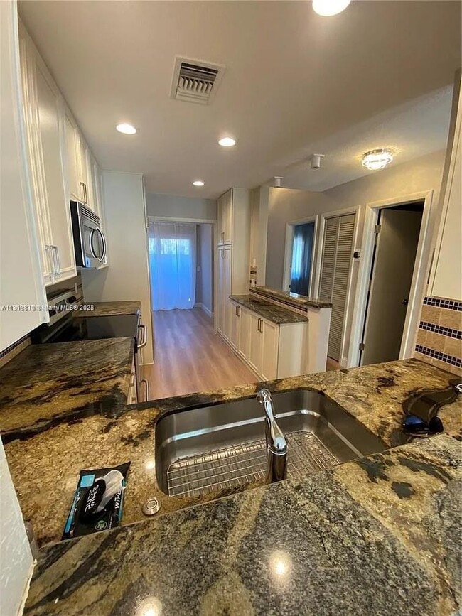 4291 S Pine Island Rd in Davie, FL - Building Photo - Building Photo