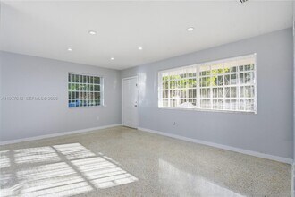 901 NW 55th St in Miami, FL - Building Photo - Building Photo