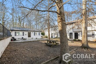 White Oak Townhomes in Decatur, GA - Building Photo - Building Photo