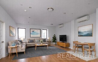 LUXURY 1 BED LOFT in Queens! in Queens, NY - Building Photo