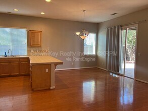 4725 Dandelion Loop in Tracy, CA - Building Photo - Building Photo