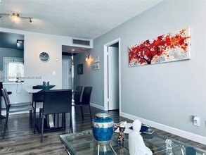 2300 Park Ln in Hollywood, FL - Building Photo - Building Photo