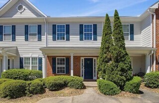 585 McWilliams Rd SE in Atlanta, GA - Building Photo