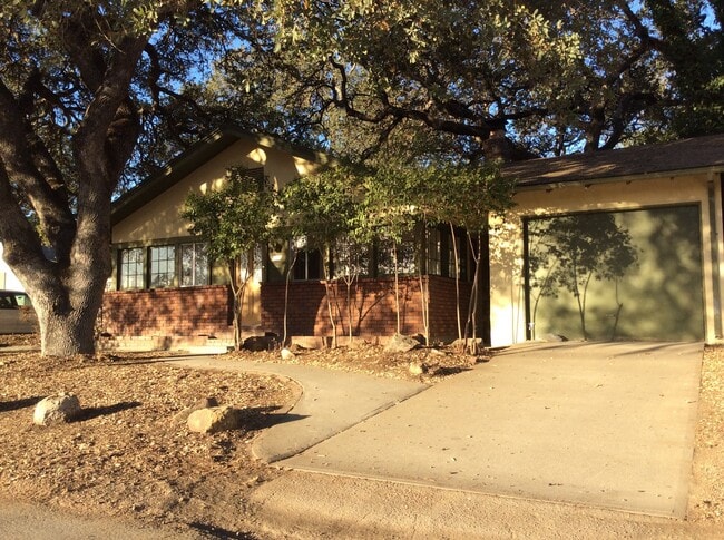 825 Oak St in Paso Robles, CA - Building Photo - Building Photo