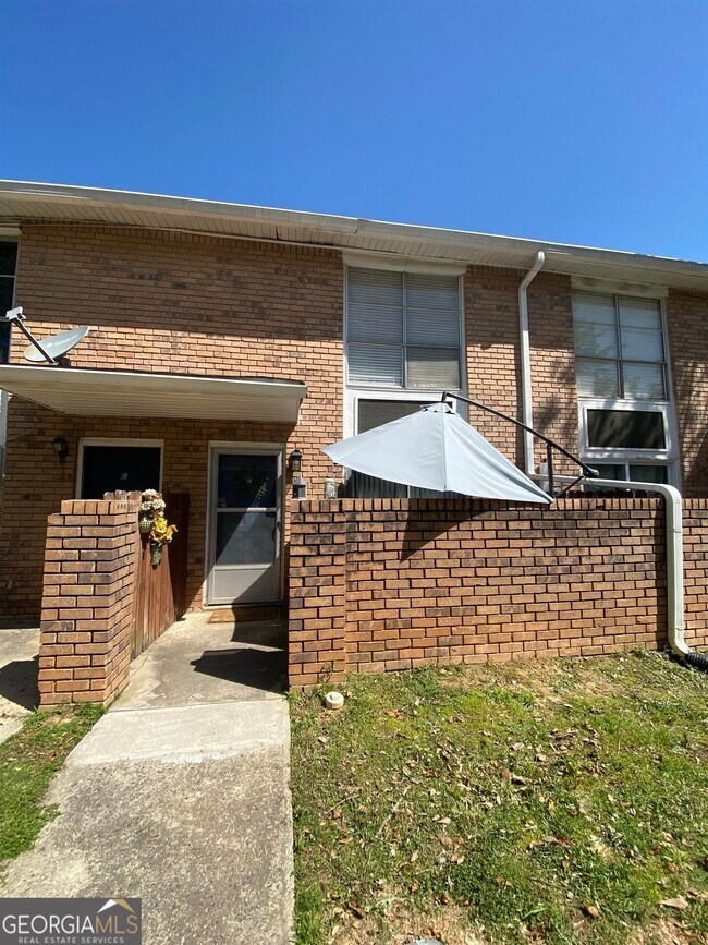 property at 4701 Flat Shoals Rd