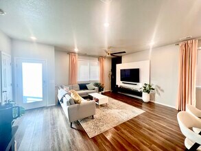 12248 Dairy St in Northglenn, CO - Foto de edificio - Building Photo